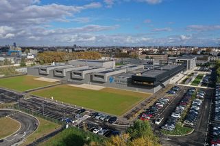 Zaměstnanci Stellantisu dostávají pokuty za parkování aut jiných značek