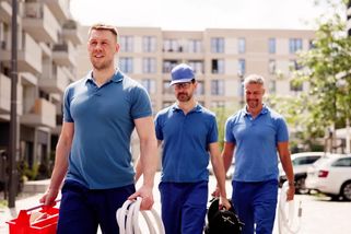 Potřebujeme víc instalatérů i elektrikářů a méně právníků, říká šéf investičního gigantu