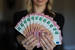 Češi si půjčují stále víc. Kde se splácí nejlíp a kde to drhne? Jsou problémy s hypotékami? - Médium.cz