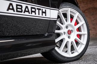 Abarth zřejmě chystá ostrou Pandu, může mít spalovací motor