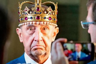 Okamura s MacTurkem jsou přidavači na stavbě oblud...