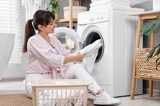 Velký průvodce údržbou domácích textilií: Jak často prát záclony, povlečení nebo ručníky? - Proženy.cz