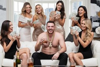 Výherce rekordního jackpotu se vratil k lopatě. Po osmi letech mu došly peníze - Médium.cz