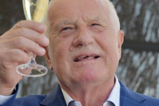 Klaus je jako Děd Vševěd. Rád by udílel rady, jenž...