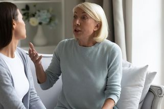 Toxický rodič vás poznamená na celý život! Nastavit pevné hranice nebo přerušit kontakt není snadné - Proženy.cz