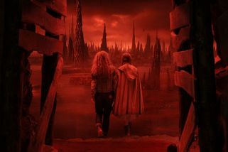 RECENZE: Seriál Stranger Things míří klikatě k rozloučení. Zbraně ale neskládá, vede ho silné dívčí duo - Novinky