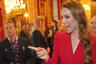 Princezna kate zahájila nový rok ve fantastickém outfitu. A náušnice použila jako vzkaz pro prince Williama