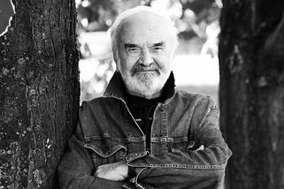 „Dokud nám písnička nelahodila, nepustili jsme ji do světa.“ Zdeněk Svěrák má důvod k oslavě | Headliner