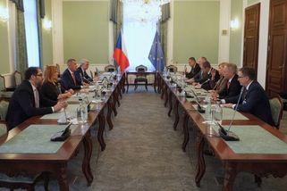 Distributoři paliv po schůzce s Babišem: Vládu jsme vyslechli, ještě to probereme - Novinky