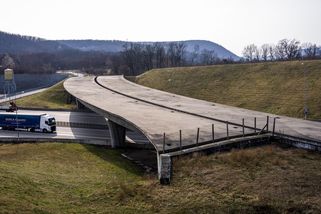 FOTO: Most duchů v Praze nikam nevede. Magistrát za něj chce dát skoro sto milionů - Novinky