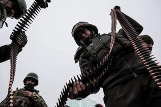 Fronta zezelenala. Ukrajinci usilovně budují opevnění, Rusové mají dva cíle - Seznam Zprávy