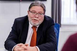 Vondra odešel z debaty s Ficovým europoslancem. Va...