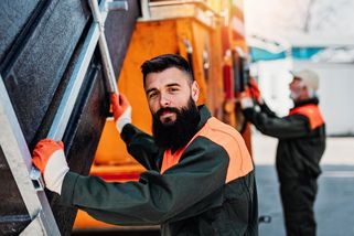 10 mužských profesí, které ženy považují za nejhorší! Některé jsou riskantní, jiné moc nevoní... - Proženy.cz