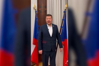 Okamura odstranil ze své kanceláře ve Sněmovně vlajku EU - Novinky