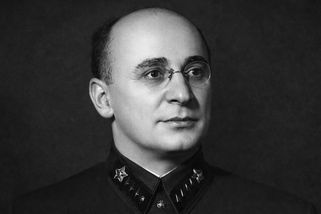 Stalinův oblíbenec Berija vyhlazoval celé národy. Ve zvukotěsné pracovně pak ničil životy stovek žen - Médium.cz