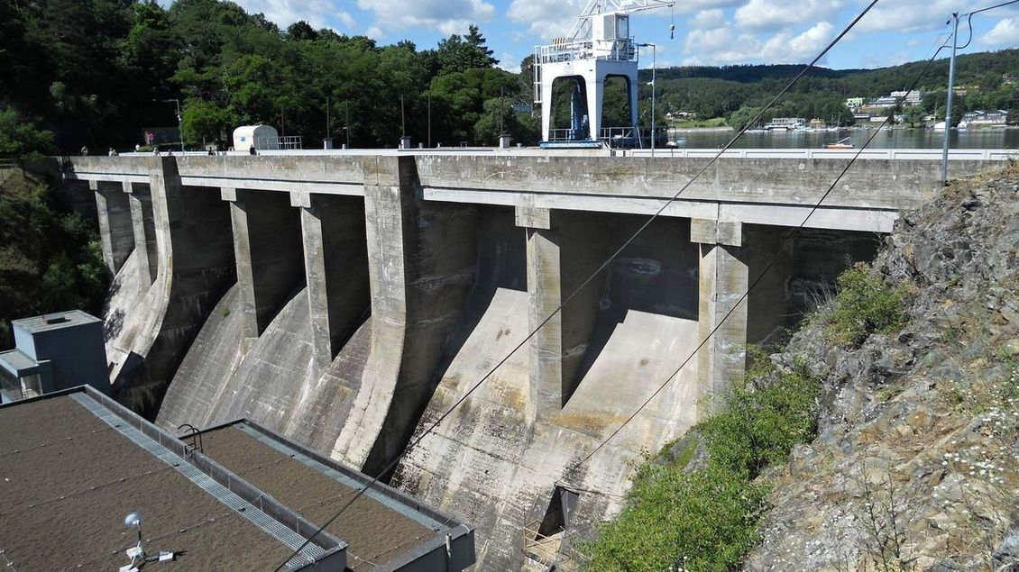 Zachránili Brněnskou přehradu a odvrátili katastrofu. Hrdinové byli dva, oceněn byl jen jeden - Médium.cz