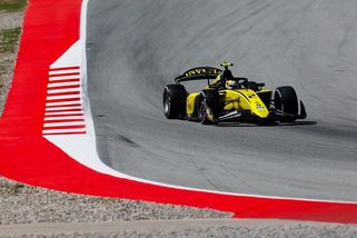 Staňkovi se ve Španělsku nedařilo. V hlavním závodu formule 2 dojel jedenáctý - Sport.cz