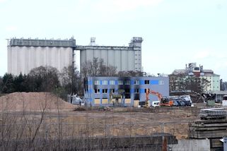 „Zabezpečení na kolejích není.“ K napadené firmě v Pardubicích se dá dostat - Seznam Zprávy