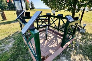 Sestupte a podívejte se jinam. Cimrmanova nejnižší rozhledna na světě nepřestává udivovat - Novinky