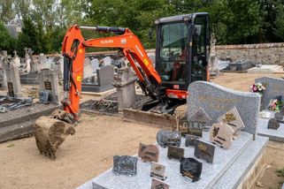 Nejdéle sloužící hrobník pracoval přes 73 let. Na počátku byl týdenní záskok - Novinky