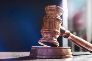 Po 43 letech vypadá jako nový. Do dražby ve Francii jde renault, který má najeto dvanáct kilometrů - Novinky