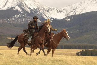 Zapomeňte na Yellowstone, přichází Ranč Duttonových. Trailer láká na drsného nástupce