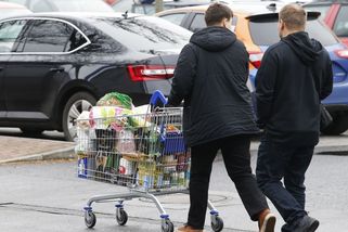 Ke zrušení zákazu prodeje o svátcích se kabinet postavil neutrálně - Novinky