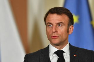 „Jdi pryč, ty ubožáku“: Facka Macronovi nebyla pouhým dováděním, říká odezírač ze rtů - Echo24.cz