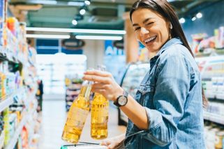 Otevírací doba obchodních řetězců na silvestra a Nový rok 2023. Kdy a kam zajít na nákup?