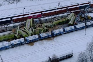 „Bylo to jako domino.“ Letecké záběry po srážce nákladních vlaků v České Třebové - Novinky