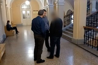 Další podmínka. Příbuzný měl hlídat nezletilou dívku, několikrát ji ale zneužil - Novinky