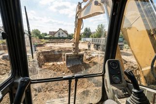 Bagrista už bere přes 1 000 Kč na hodinu. Vydělá si tak víc, než manažer v korporátu