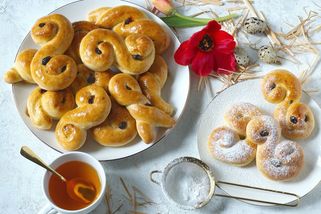 Nejlepší jidáše z kynutého těsta s medovou polevou - Proženy.cz