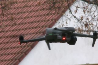 Záhadný dron trápí obyvatele u Českých Budějovic. Špehuje nás na zahradě i v domě, stěžují si lidé