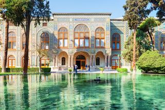 Nálety na Írán poškodily majestátní Golestánský palác v Teheránu