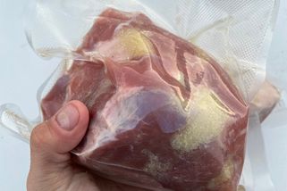Čas uzení masa je tady: Jak na naložení masa do vakua