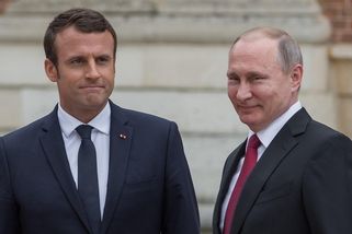 Rusové globalizovali válku na Ukrajině, říká Macron. Nevyloučil třetí světovou