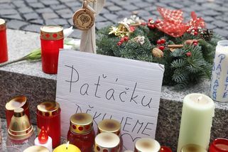 Paťáčku, děkujeme. Fanoušci Hezuckého zapalují svíčky před Evropou 2