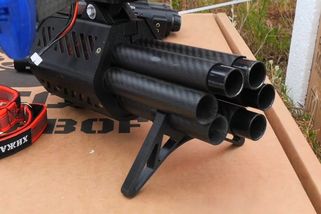 Kdysi nemyslitelný pokrok: Ukrajinští inženýři překonali zpětný ráz a vyvinuli 6hlavňový dron, který sestřelí drony i pěchotu