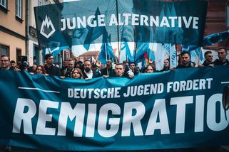 Mladá Němka volí krajní pravici: „Nejsme hloupí. Vadí nám LGBT a ekologie“ - Seznam Zprávy