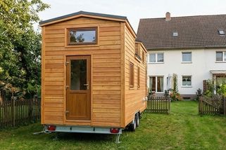 Myslel si, že na domek s kolečky stavební povolení nepotřebuje. Omyl mu vysvětlil úřad hned poté, co dorazilo udání od místního hasiče