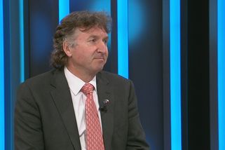 Porodní báby jako v 19. století, brojí Kubek proti asistentkám. Matky ho posílají do důchodu