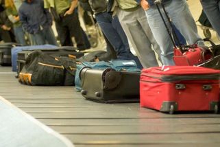 Obléhání pojízdného pásu na zavazadla jako jeden z nejhorších zlozvyků turistů - Novinky