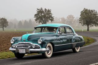 Blyštivý chrom, obrovský motor a pocit vládce silnice: Buick Eight Roadmaster dokazuje, že i s Amerikami 40. let se jezdí skvěle - Garáž.cz