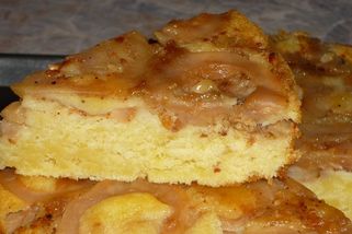 Smažený jablečný koláč na pánvi: Nepotřebujete ani troubu, a přesto si skvěle pochutnáte!