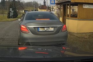 Řidič jel o 29 km/h rychleji a policisté ho chytili. U soudu řekl, že neřídil, a vyhrál. Pak zasáhl vyšší soud