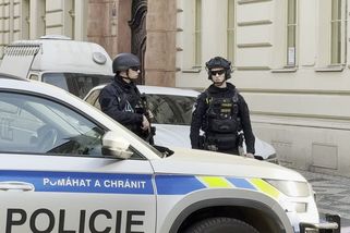 Muž se v centru Prahy zabarikádoval v bytě, zadržela ho zásahová jednotka - Novinky