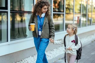 Sedmiletou dívku šikanovaly spolužačky: Její odvážná reakce odzbrojila už stovky tisíc lidí