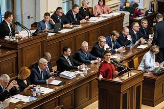 Rovný důchod na obzoru: Politici našli nenápadný způsob, jak přiškrtit zásluhovost - Médium.cz