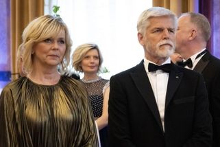 Eva Pavlová překvapila svým outfitem. Ve zlaté róbě vypadala jako královna